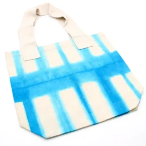 Naturlig batikfärgad bomullsväska med blå blockmönster 38x42x12 cm - produktbild 2