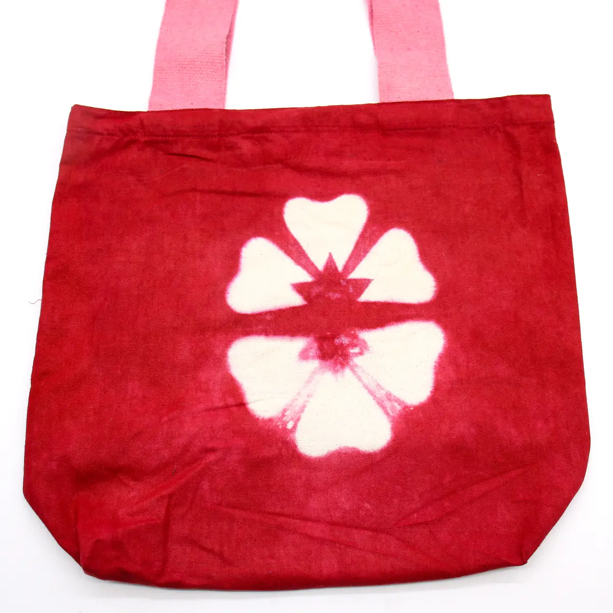 Naturlig batikfärgad bomullsväska med blommönster och rosa handtag 38x42x12 cm - produktbild 3