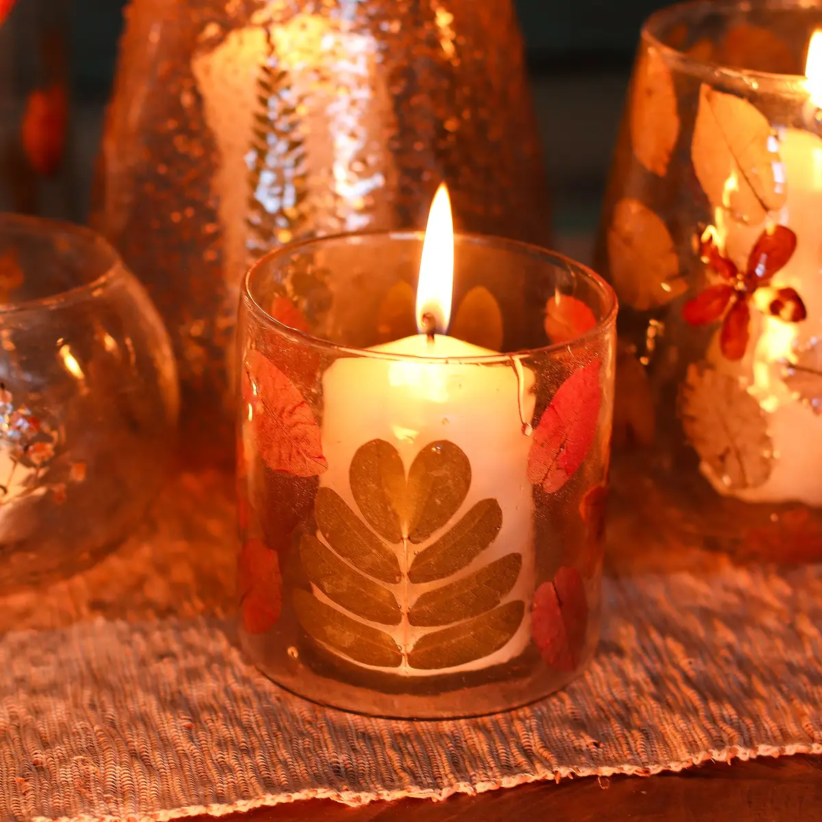 Naturlig glasljusstake med blommotiv 8x8 cm - produktbild 6