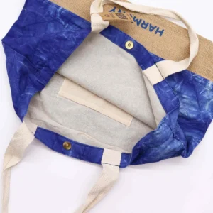 Naturlig strandväska i blå stonewash med mandalamotiv och text Harmony - produktbild 3