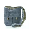 Naturnära tvåficka väska i denim, medium