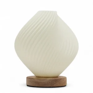 New Wave-bordslampa med vit spiralformad skärm och träbas