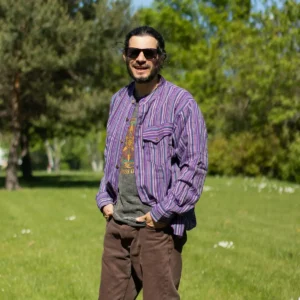Nomad Sari Grandad-skjorta i svart och lila, stor storlek - produktbild 2
