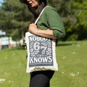 Nomad Sari ikonisk tygkasse med dragkedja – Nobody Knows 67 i naturfärgad bomull 10 oz - produktbild 7
