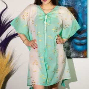 Nomad Sari kaftan med fiskmönster i vitt och turkost - produktbild 3