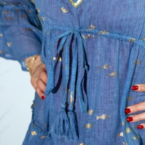 Nomad Sari sommarklänning med blått och guldigt fiskmönster M/L - produktbild 3