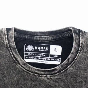 Nomad Sari Stonewashed bomulls-T-shirt med Compass of Life-motiv, kolgrå, storlek Large - produktbild 2