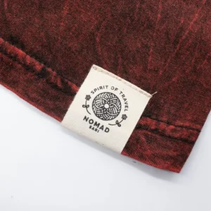 Nomad Sari stonewashed bomulls-T-shirt med drakmandala i vinrött, small - produktbild 4