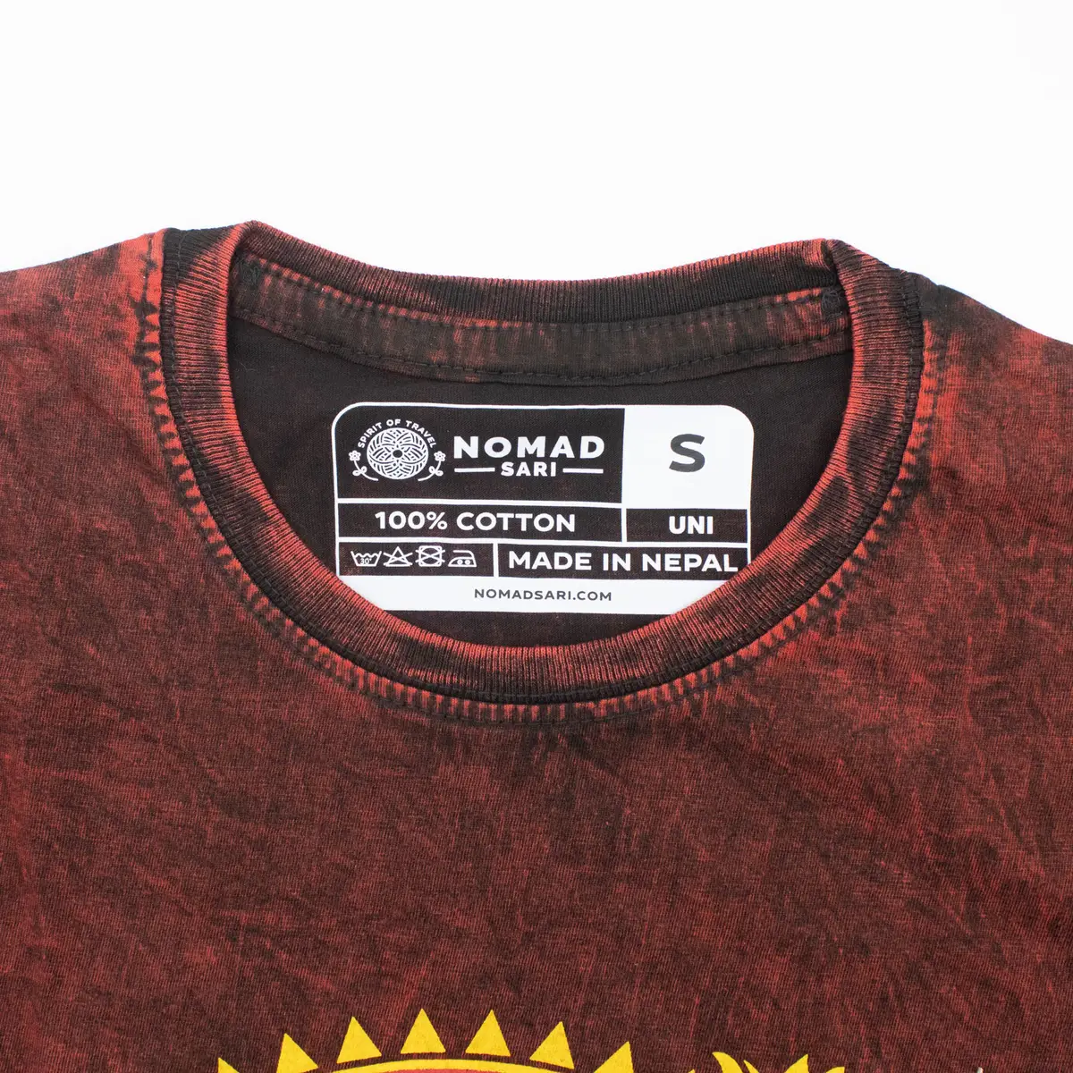 Nomad Sari stonewashed bomulls-T-shirt med drakmandala i vinrött, small - produktbild 6
