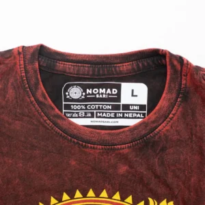 Nomad Sari Stonewashed bomulls-T-shirt med drakmandala i vinrött, storlek Large - produktbild 10