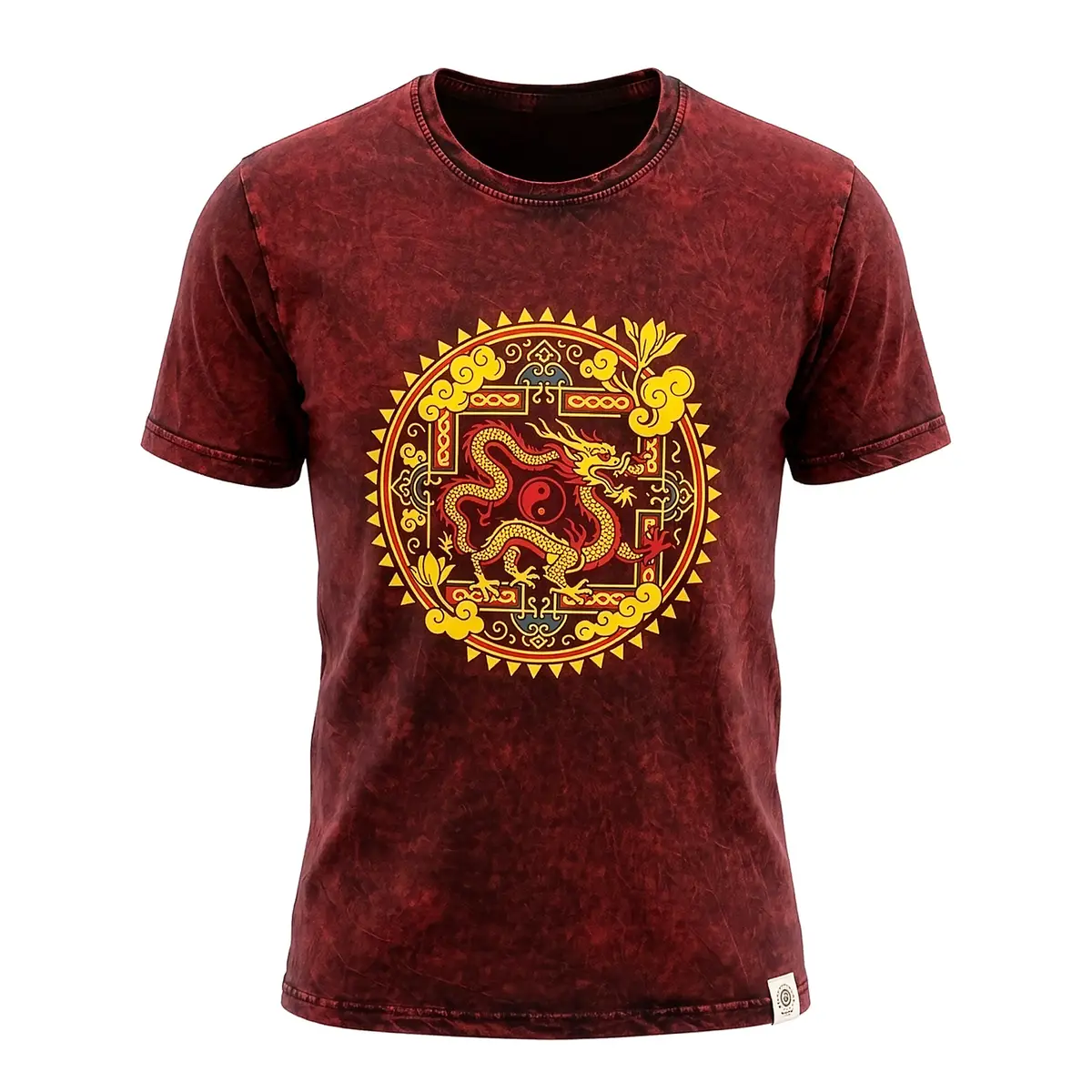 Vinröd stonewashed bomulls-T-shirt med guldröd drakmandala på bröstet