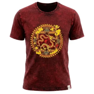 Vinröd stonewashed bomulls-T-shirt med gul och röd drakmandala på bröstet