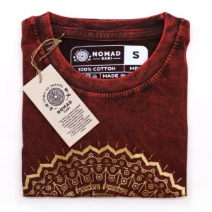 Nomad Sari Stonewashed bomulls-T-shirt med mandalamönster i vinrött, small - produktbild 2