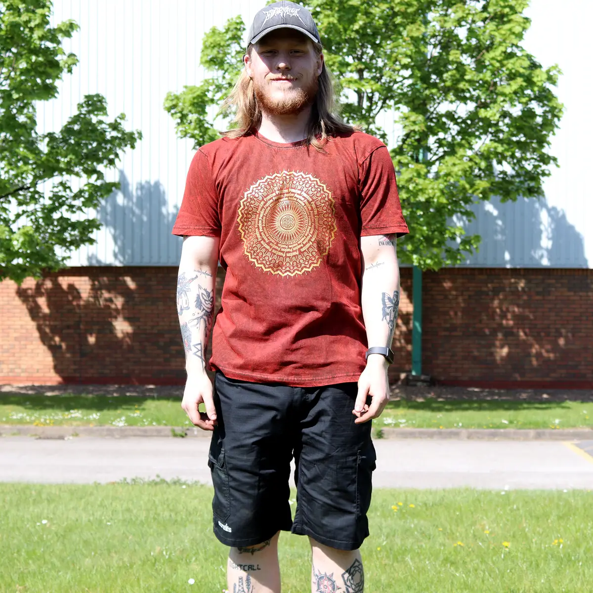 Nomad Sari Stonewashed bomulls-T-shirt med mandalamönster i vinrött, storlek Large - produktbild 2