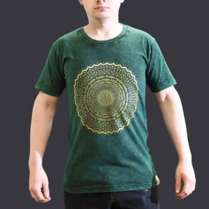 Grön bomulls-T-shirt med guldigt mandalamotiv och stonewashed finish