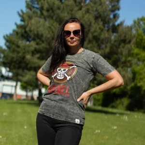Nomad Sari Stonewashed bomulls-T-shirt med Rebel-motiv i kolgrått - produktbild 8