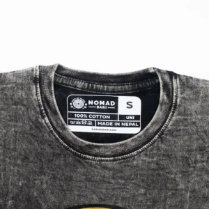 Nomad Sari Stonewashed bomulls-T-shirt med Rebel-tryck, kolgrå, small - produktbild 4