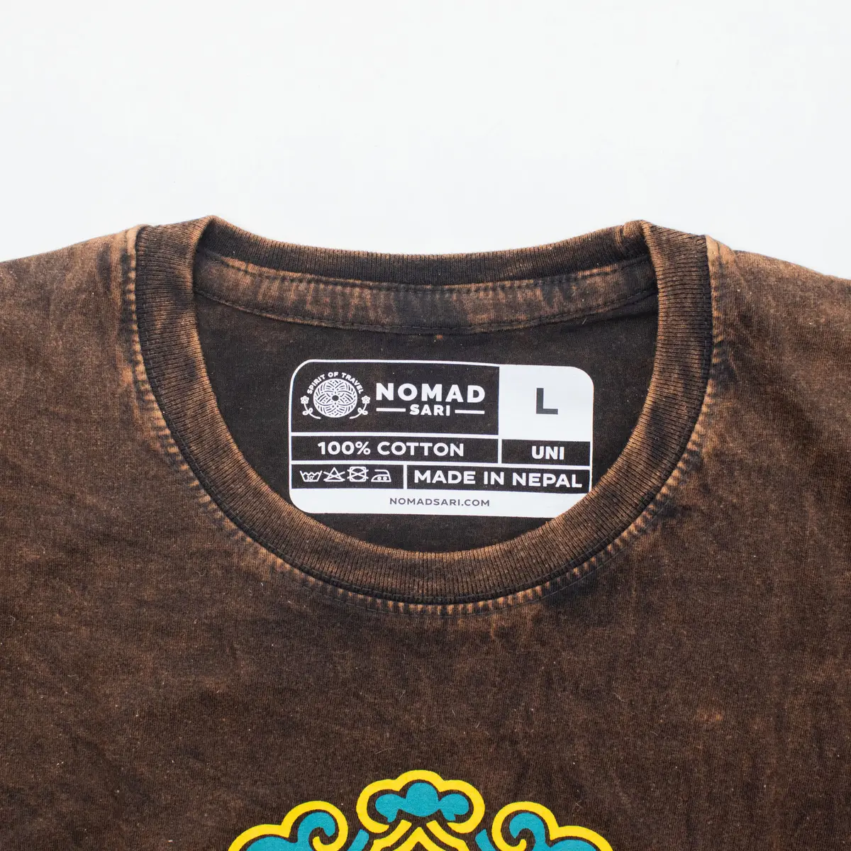 Nomad Sari Stonewashed bomulls-T-shirt med sol- och zodiakmotiv i brun färg - produktbild 3