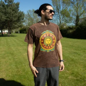 Nomad Sari Stonewashed bomulls-T-shirt med sol- och zodiakmotiv i brun färg - produktbild 3