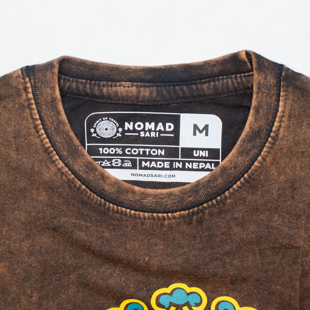 Nomad Sari Stonewashed bomulls-T-shirt med sol- och zodiakmotiv i brun färg - produktbild 4