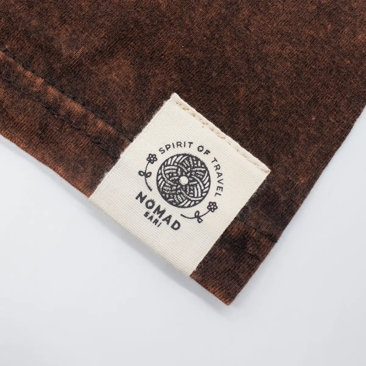 Nomad Sari Stonewashed bomulls-T-shirt med sol- och zodiakmotiv i brun färg - produktbild 6