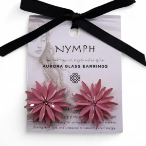 Nymph Aurora Glasörhängen i mjukt rosa glas - produktbild 5