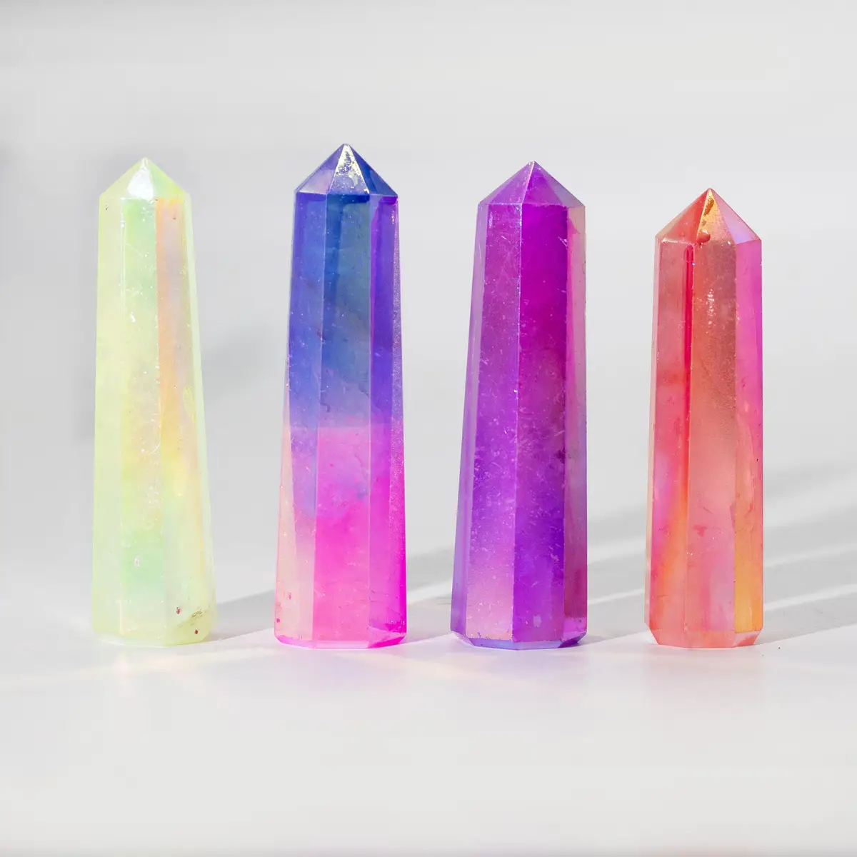 Obelisk i rosa och blå aurora-kristallkvarts, ca 9 cm - produktbild 2