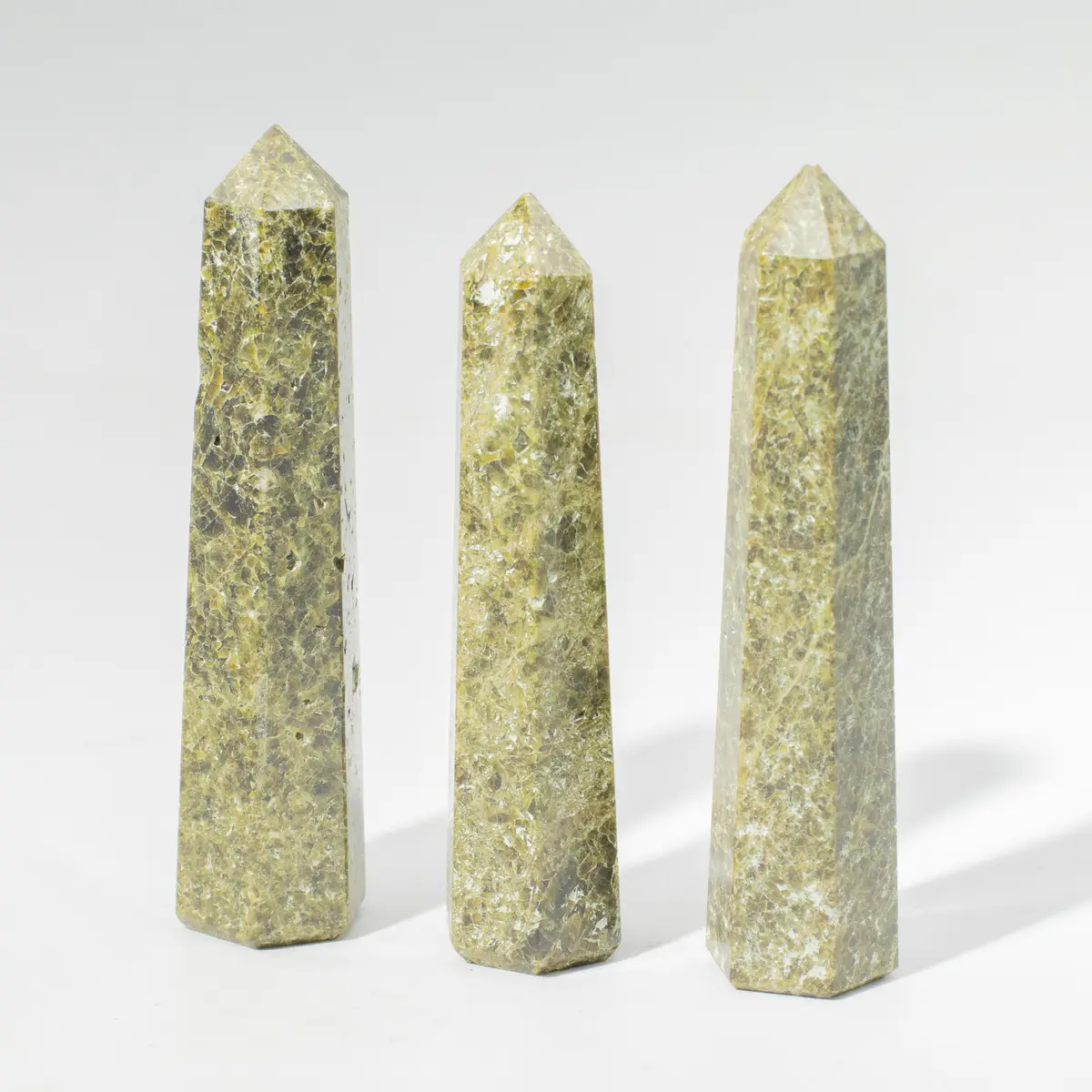 Obeliskformad ädelstensspets i epidot cirka 11 cm - produktbild 3