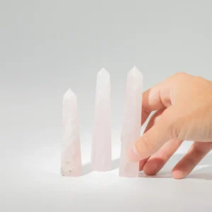 Obeliskformad spets i rosenkvarts cirka 11 cm - produktbild 7