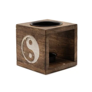 Fyrkantig oljebrännare i mangoträ med ingraverad Yin Yang-symbol