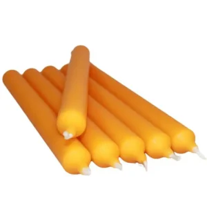 Orange middagsljus i grupp på vit bakgrund