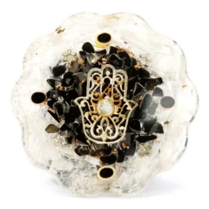 Medelstor orgonit skrivbordsenergi med svart och kopparfärgad Hamsa-symbol och ädelstensbitar