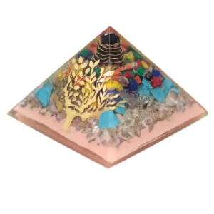 Orgonitpyramid 70 mm med trädmotiv och jordbas - produktbild 3