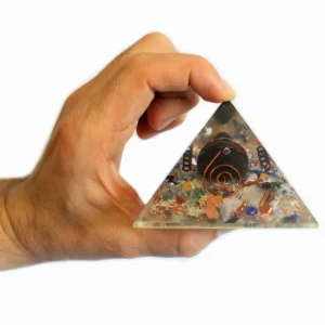 Orgonitpyramid med ädelstensflisor och koppar, 60 mm - produktbild 2