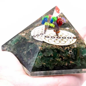 Orgonitpyramid med grön aventurin och Livets blomma, 70 mm - produktbild 2
