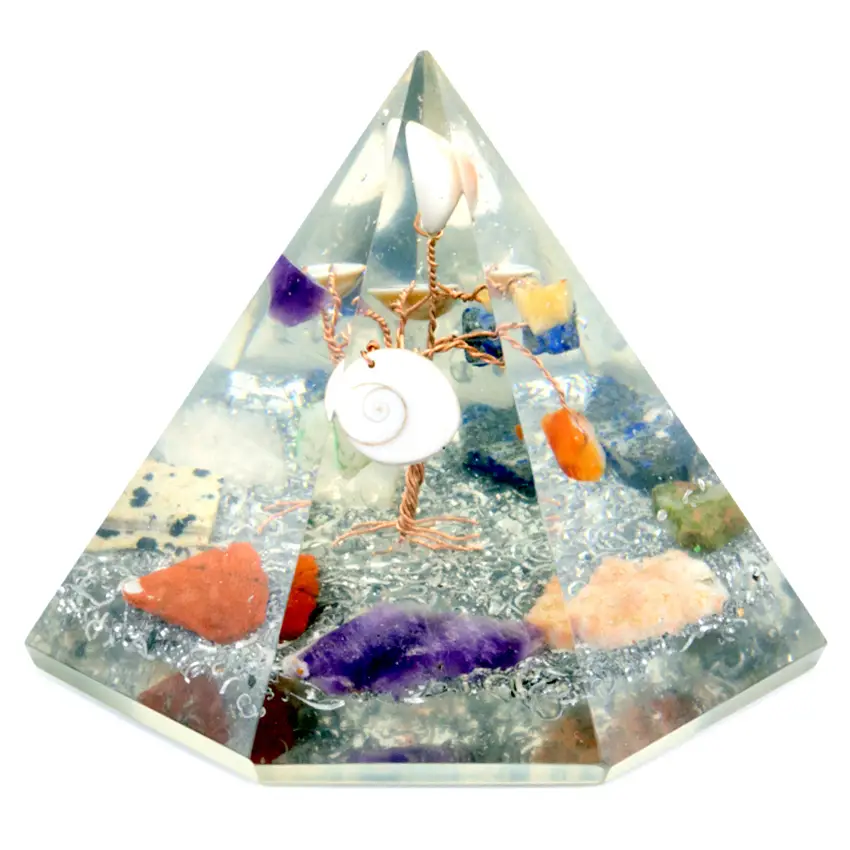 Orgonitpyramid med sju sidor och visdomsträd av koppartråd och ädelstenar