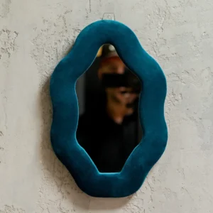 Oval spegel med mjuk sammet i teal 20,5 x 32,5 cm - produktbild 5