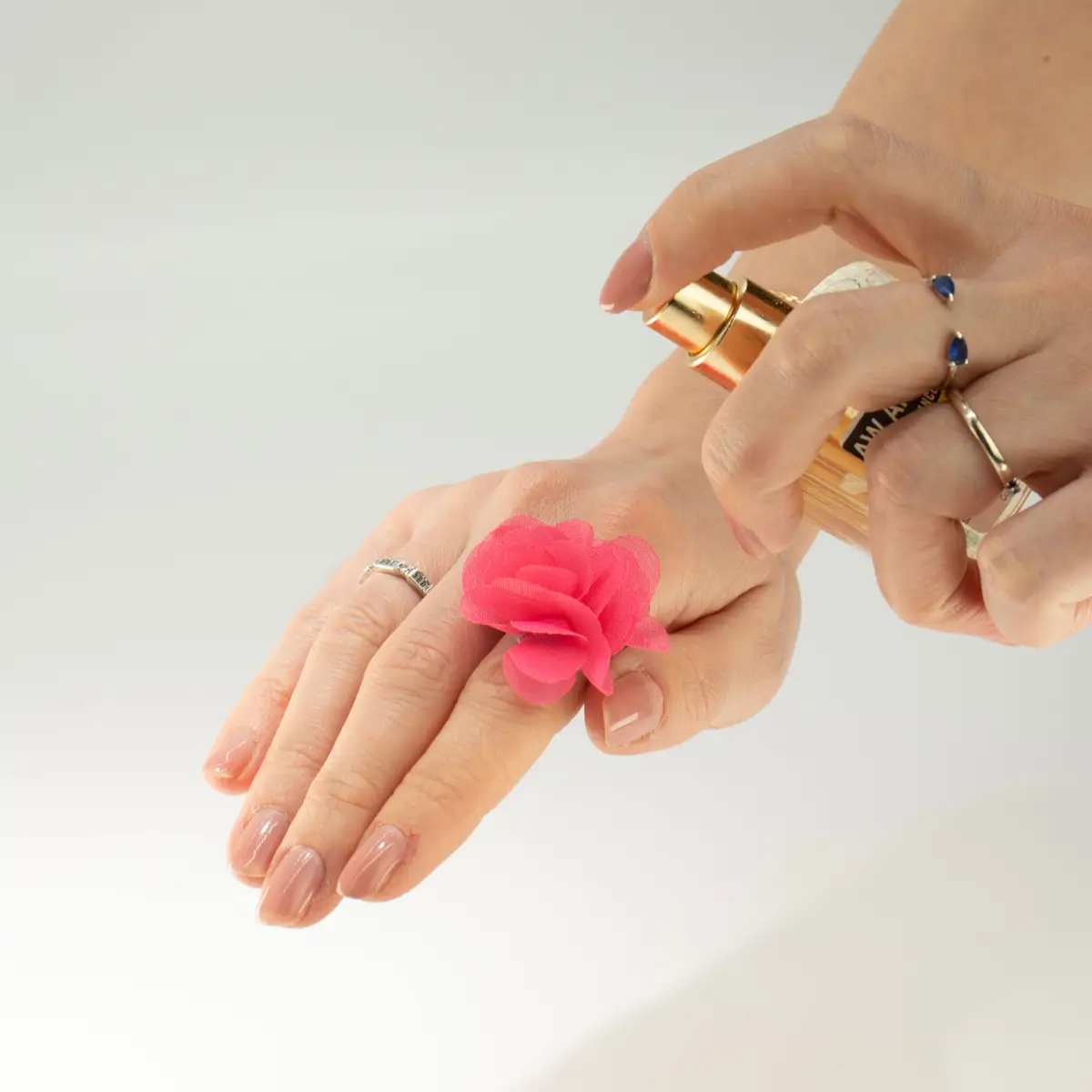 Parfymblomsterring i rosa chiffong - produktbild 3