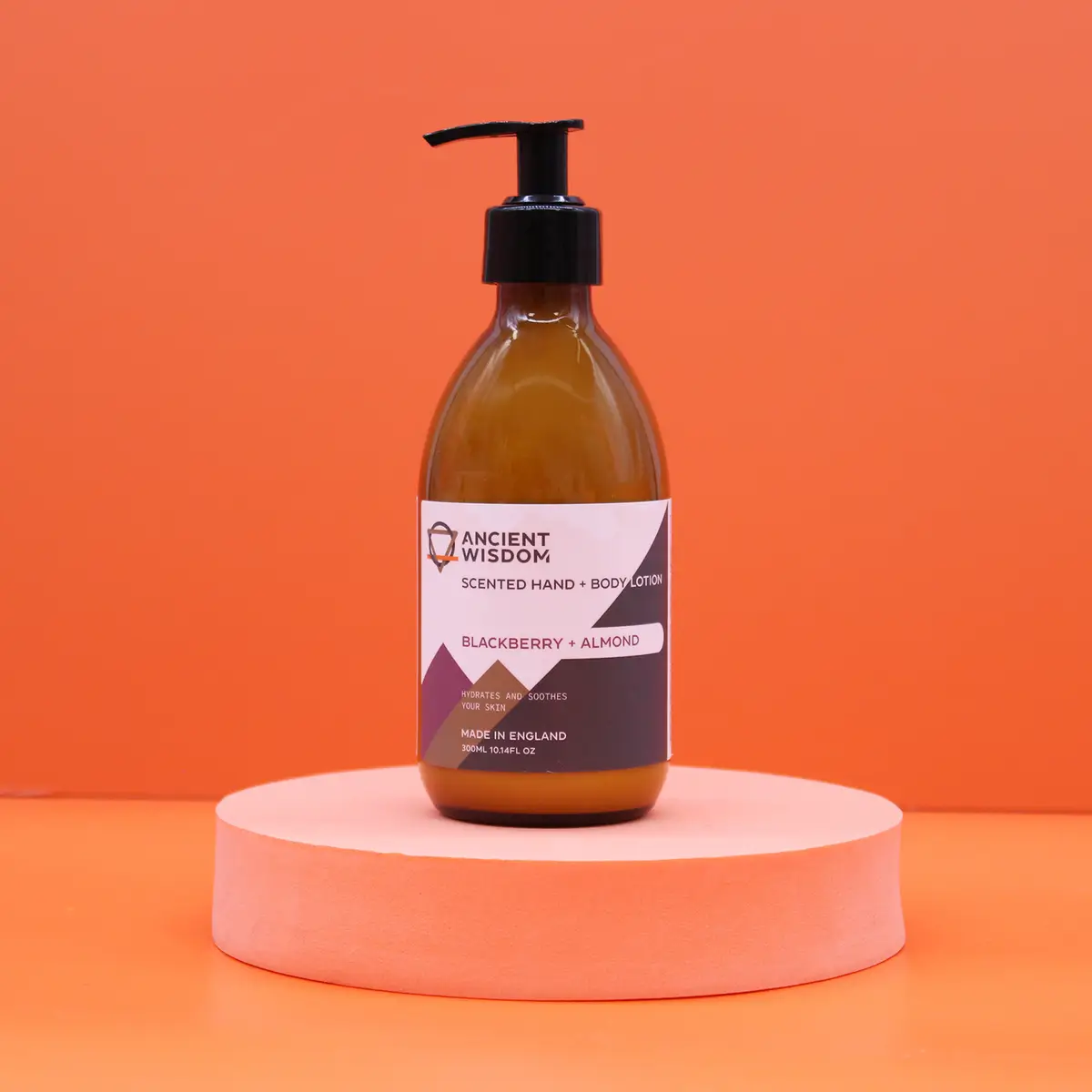 Parfymerad hand- och kroppslotion med björnbär och mandel 300 ml - produktbild 3