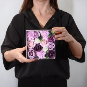 Presentask med tvåltrosor i lavendel och nejlika - produktbild 2