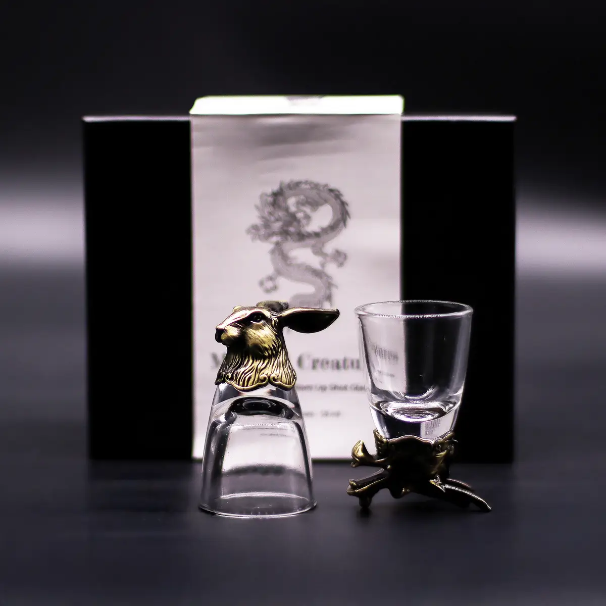 Presentförpackning med 6 snapsglas med mystiska varelser i antik brons - produktbild 3