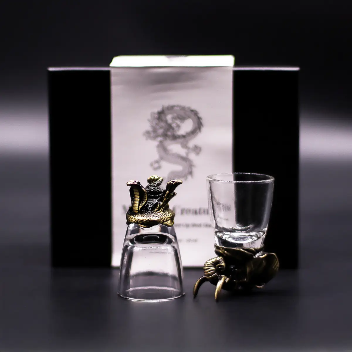 Presentförpackning med 6 snapsglas med mystiska varelser i antik brons - produktbild 6