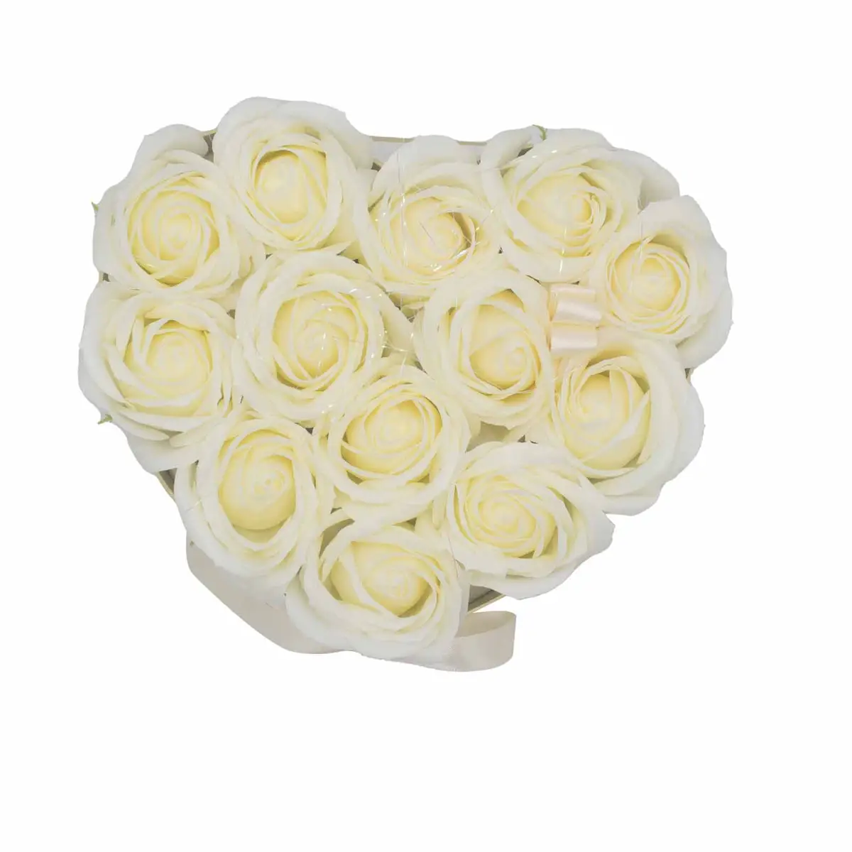 Presenttvålblomsterbukett med 13 krämvita rosor i hjärtformad ask - produktbild 7