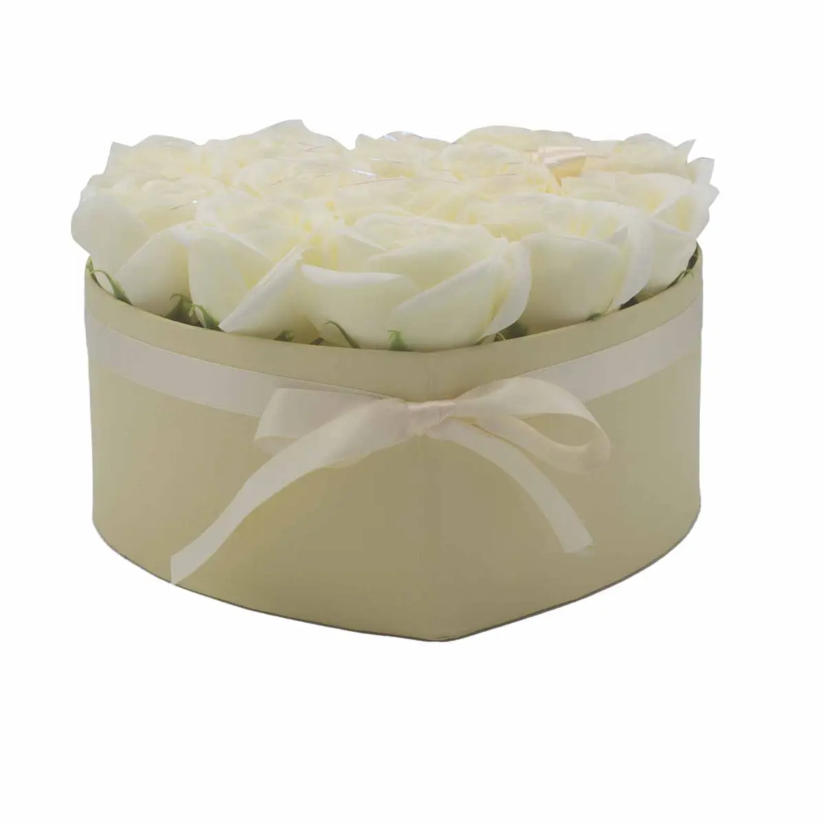 Presenttvålblomsterbukett med 13 krämvita rosor i hjärtformad ask - produktbild 9