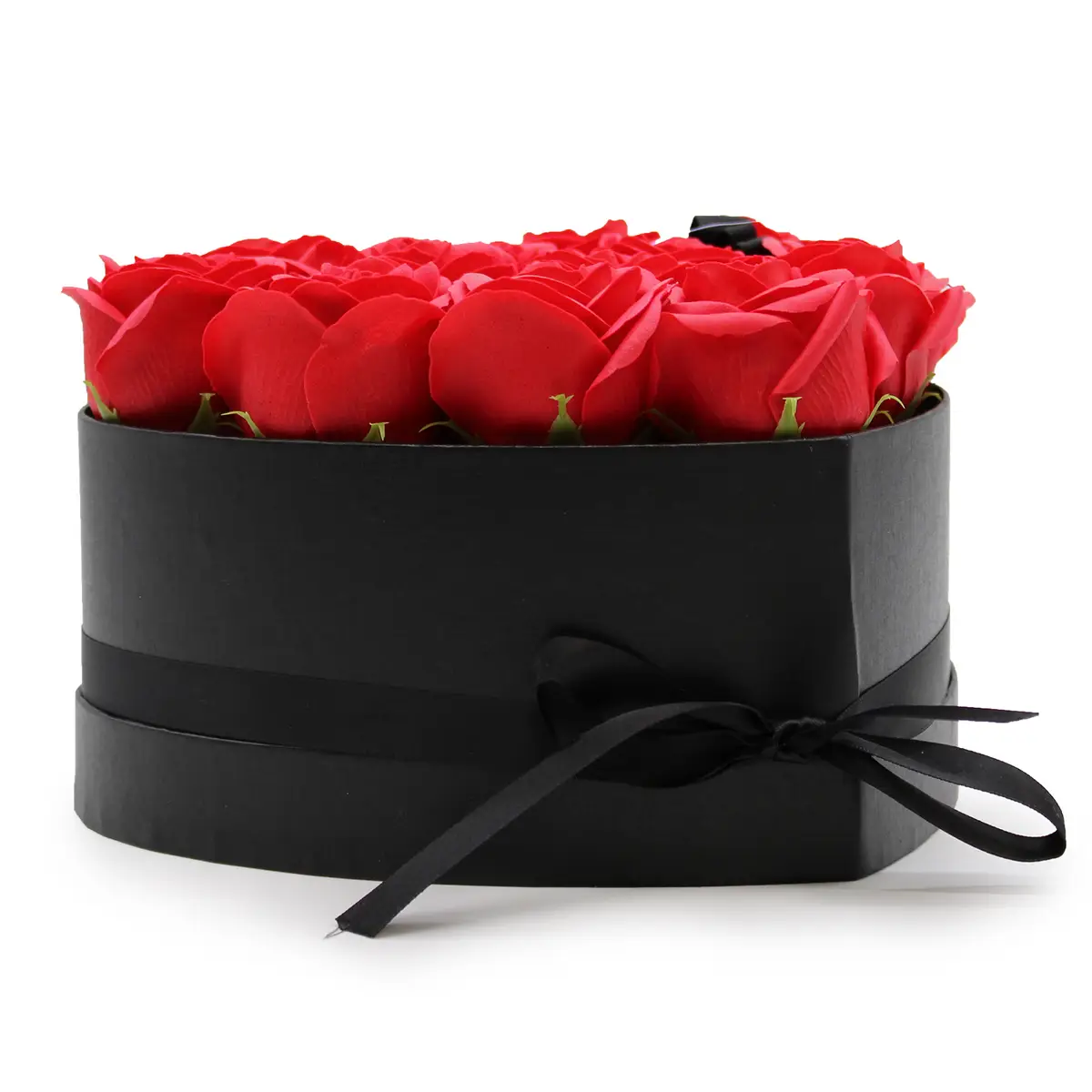 Presenttvålblomsterbukett med 13 röda rosor i hjärtformad ask - produktbild 2