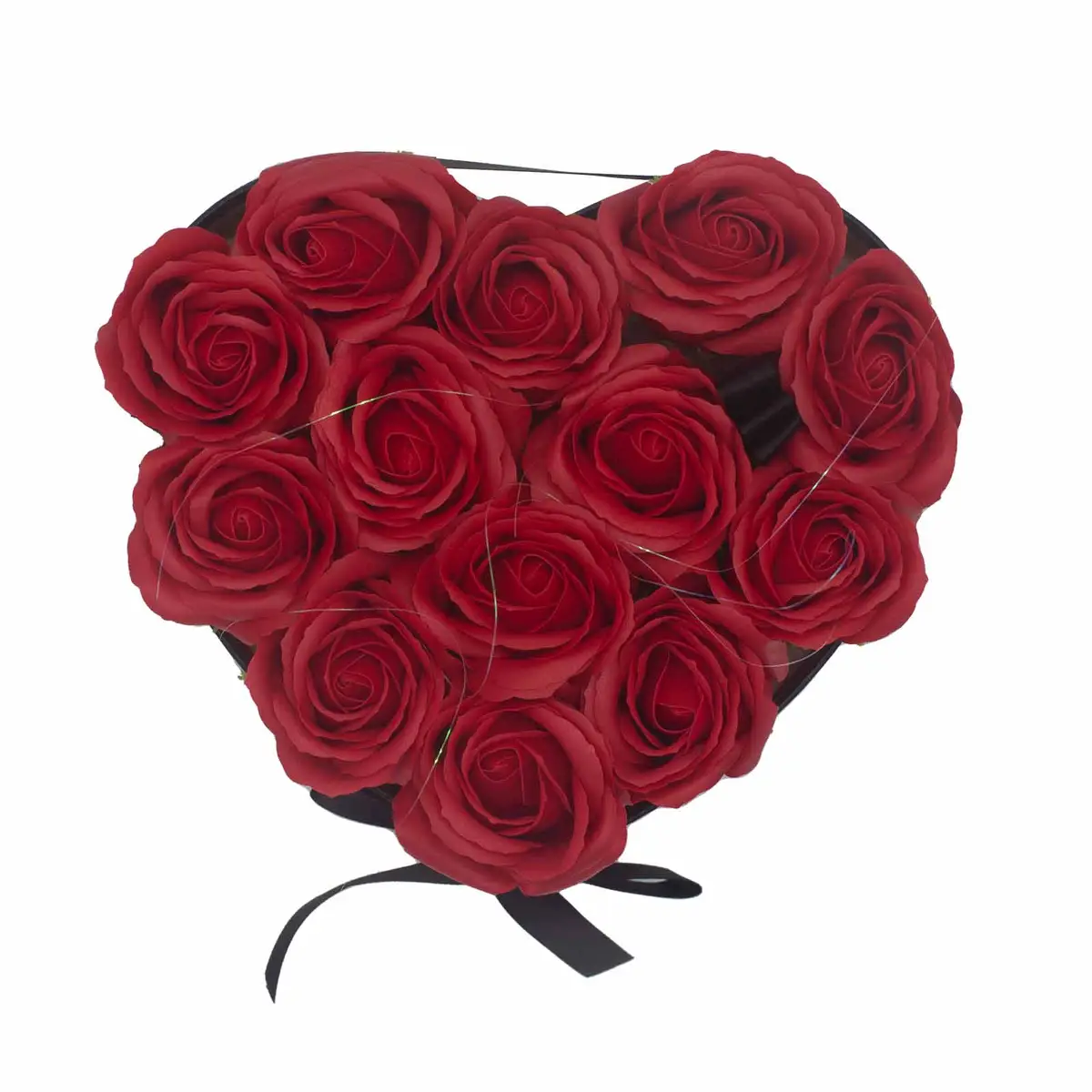 Presenttvålblomsterbukett med 13 röda rosor i hjärtformad ask - produktbild 5