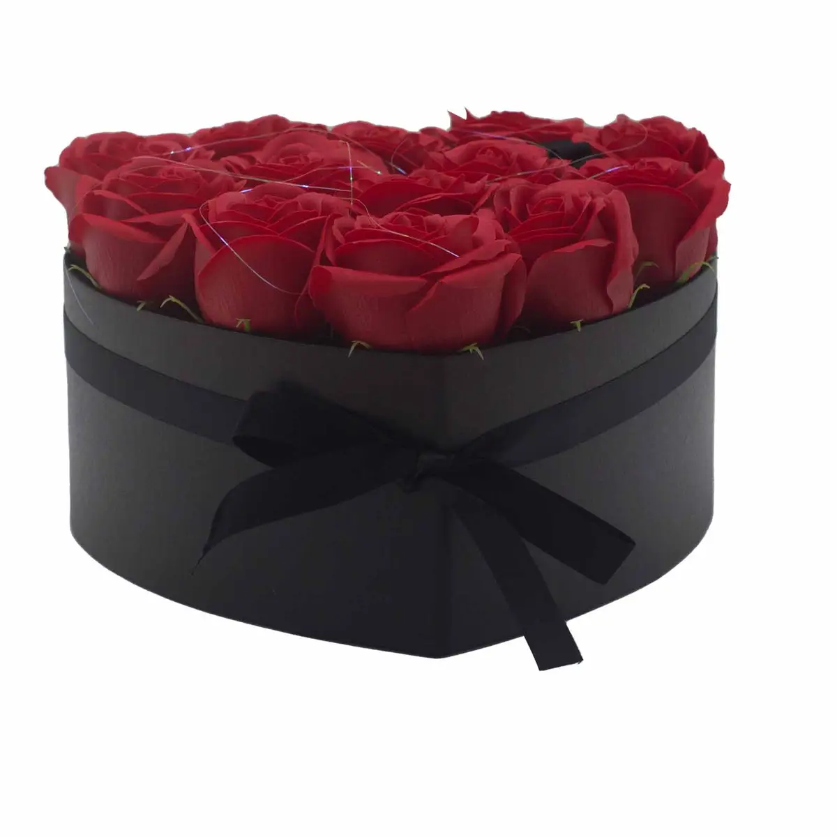 Presenttvålblomsterbukett med 13 röda rosor i hjärtformad ask - produktbild 7