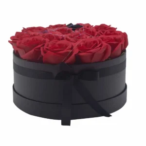 Presenttvålblomsterbukett med 14 röda rosor i rund form - produktbild 3