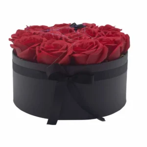 Presenttvålblomsterbukett med 14 röda rosor i rund form - produktbild 4
