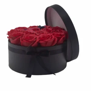 Presenttvålblomsterbukett med 14 röda rosor i rund form - produktbild 5